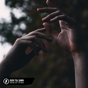 趴男朋友腿被脱裙打屁股视频
