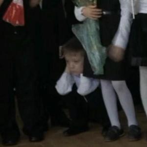 趴男朋友腿被脱裙打屁股视频
