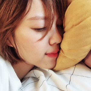 趴男朋友腿被脱裙打屁股视频
