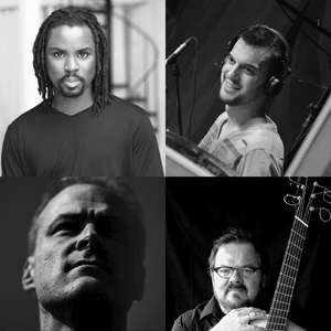 趴男朋友腿被脱裙打屁股视频
