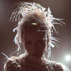 趴男朋友腿被脱裙打屁股视频
